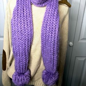 Chunky knit scarf with Pom Pom details